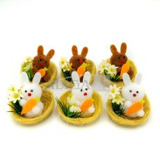 Króliczki wielkanocne WKZ-8277 w gniazdkach 5,5 cm. 1 box zawiera 6 szt., 2 wzory. 