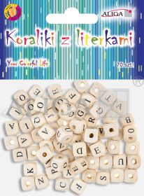 Koraliki PJA-8013 drewniane z literkami, rozm. 10x10x10mm, op. 70szt.