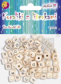 Koraliki PJA-8013 drewniane z literkami, rozm. 10x10x10mm, op. 70szt.